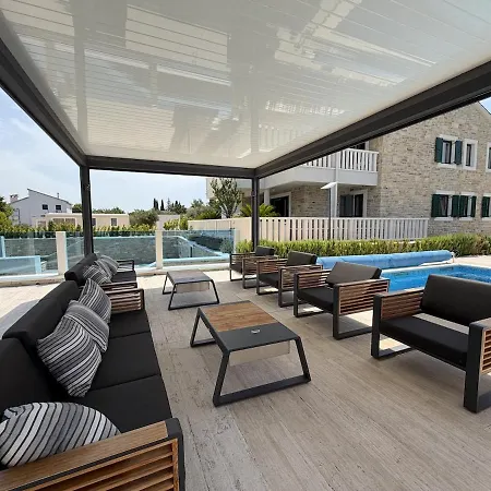 Apartment Two Bedroom Sea View *